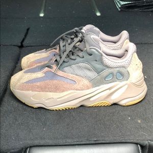 Yeezy wave runner in mauve